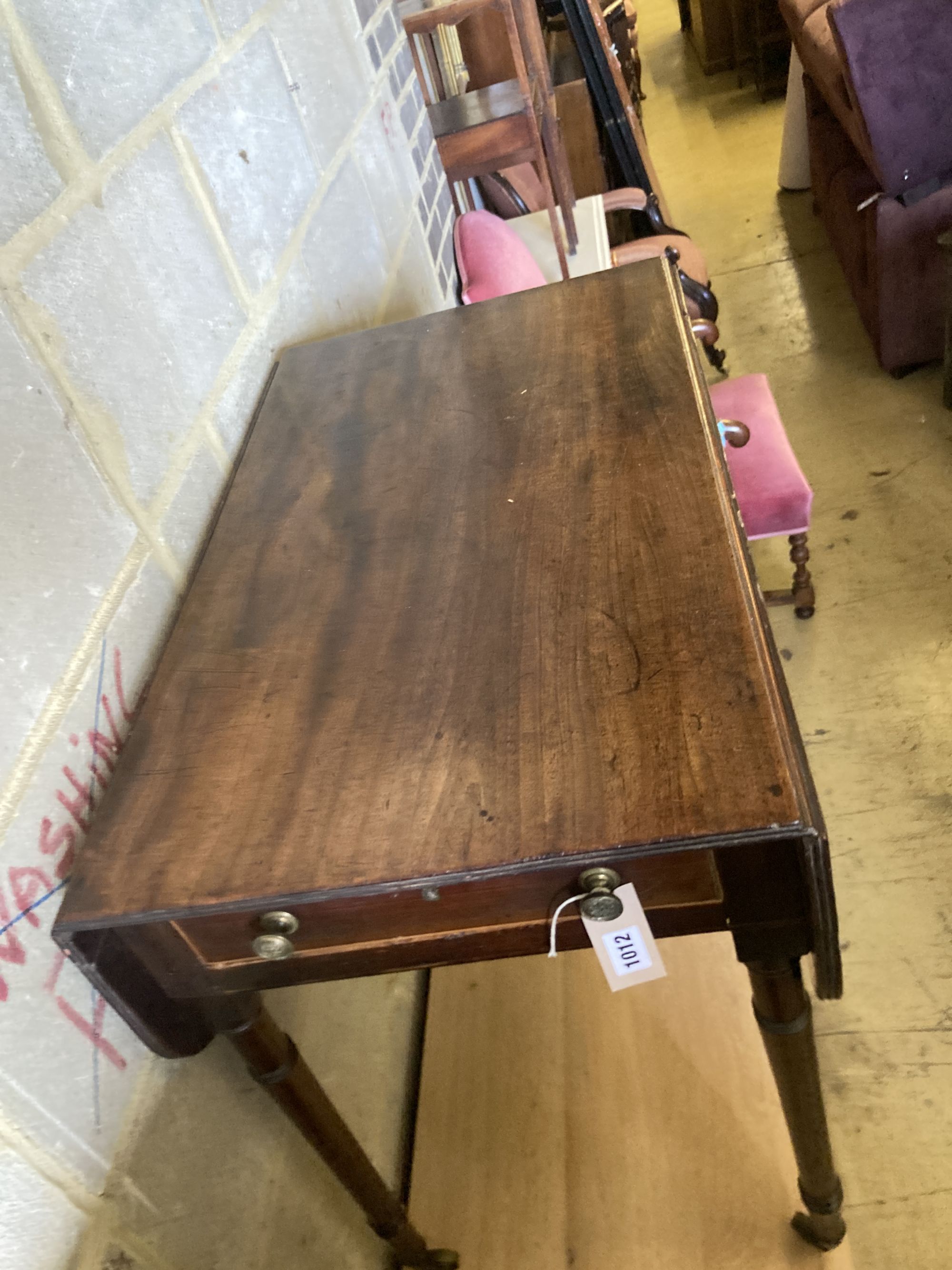 A Regency mahogany Pembroke table, width 76cm, depth 46cm, height 71cm